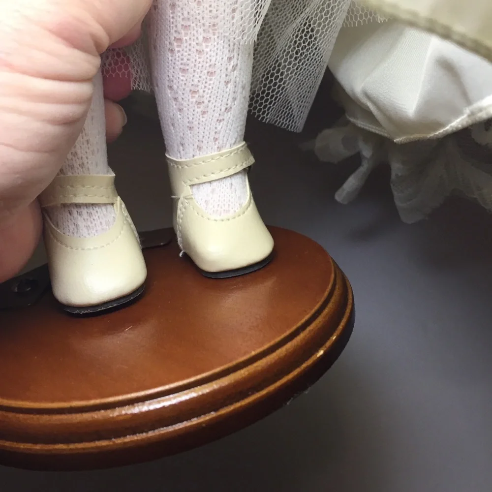 DYNASTY DOLLS Porcelain Bride Doll
